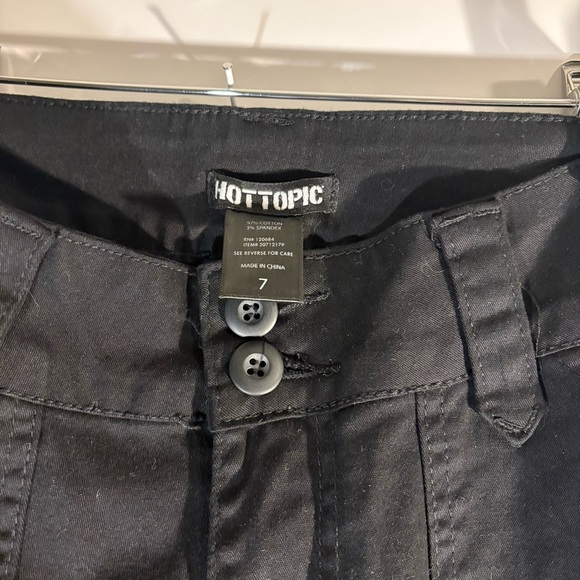 Women’s Hot Topic Black Cargo Pants, Sz 28 waist, wide leg style, NWT. - Picture 4 of 13